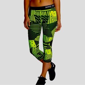 NIKE PRO DRI FIT CROP***